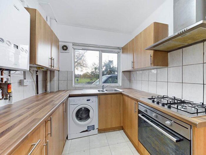 1 Bedroom Flat To Rent In Brookstone Court, Peckham Rye, London, SE15