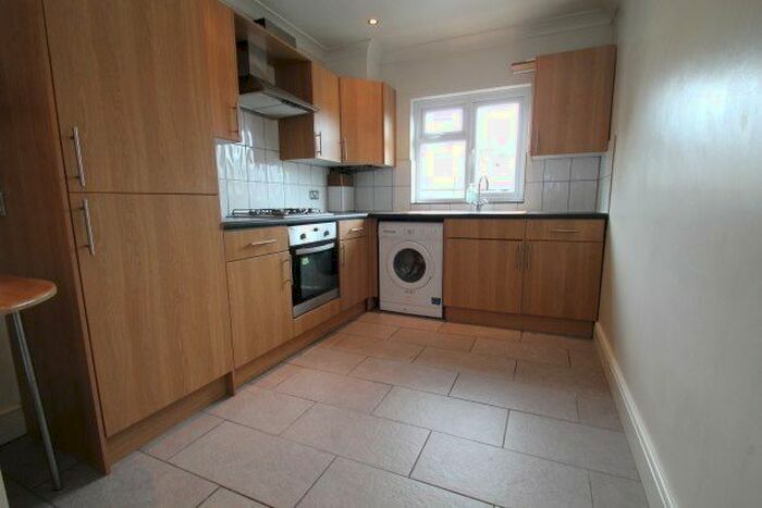 3 Bedroom Flat To Rent In Homesdale Road, Bromley, BR1