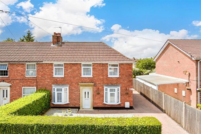 3 Bedroom End Of Terrace House For Sale In Chaucer Road, Elvington, Dover, Kent, CT15