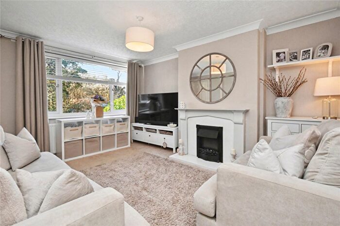 3 Bedroom Semi-Detached House For Sale In Oxford Drive, Kippax, Leeds, LS25