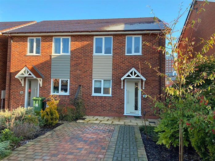 3 Bedroom Semi Detached House To Rent In Broad Street, Kidderminster, DY10