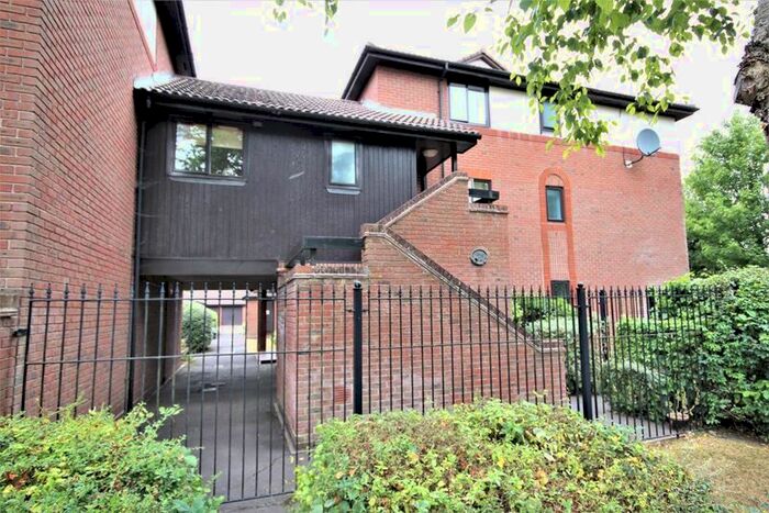 1 Bedroom Flat To Rent In Barnston Way, Hutton, Brentwood, CM13