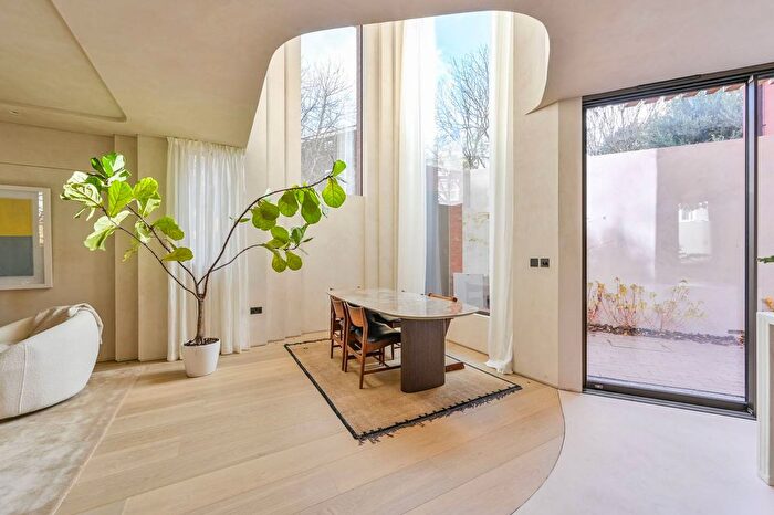 4 Bedroom Detached House To Rent In Heathpoint House, Kentish Town, London, NW5