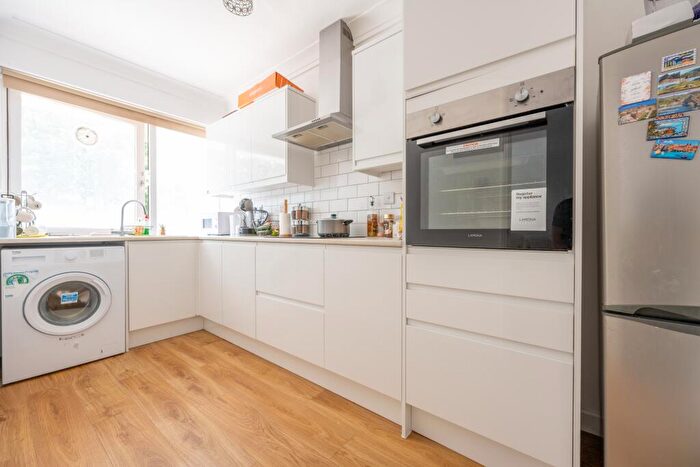 2 Bedroom Flat To Rent In Brampton Tower, Bassett Avenue, Southampton, SO16