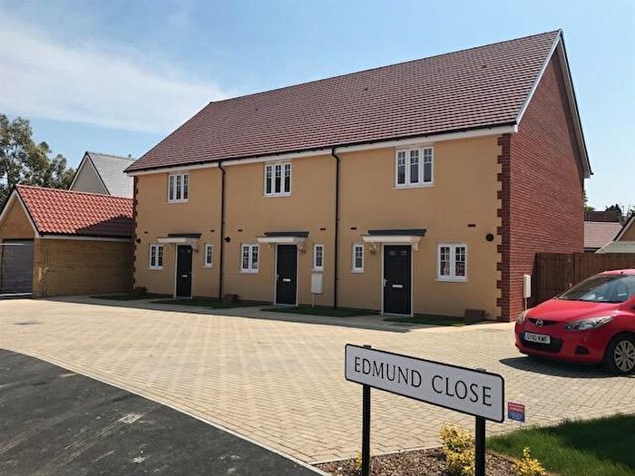 2 Bedroom End Of Terrace House To Rent In Edmund Close, Elizabeth Gardens, Rochford, SS4