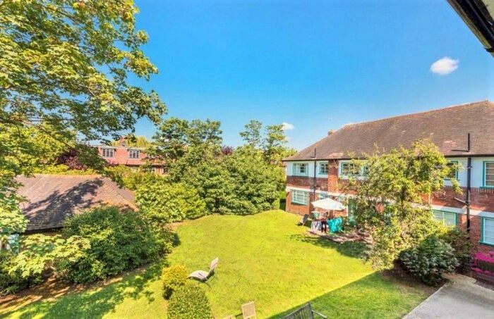 2 Bedroom Flat To Rent In Ossulton Way, London, N2