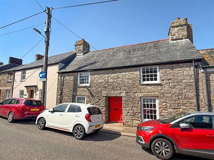 3 Bedroom Terraced House For Sale In Helston Road, Penryn, TR10