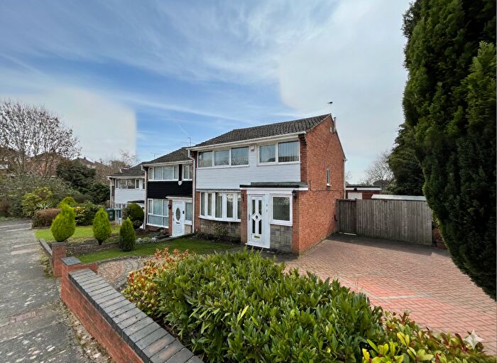 3 Bedroom Semi Detached House For Sale In Garston Way, Great Barr, Birmingham, B43