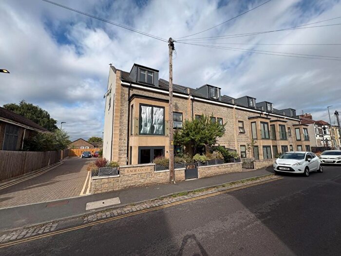 2 Bedroom Flat To Rent In Gilbert Road, Redfield, Bristol, BS5