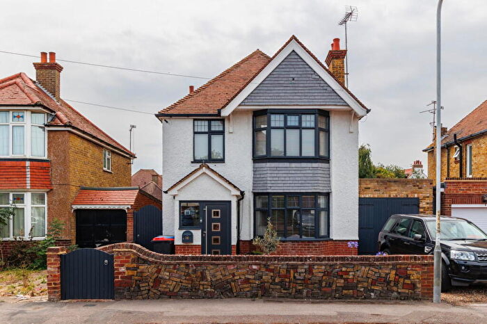 3 Bedroom Detached House For Sale In Grange Road, Broadstairs, CT10