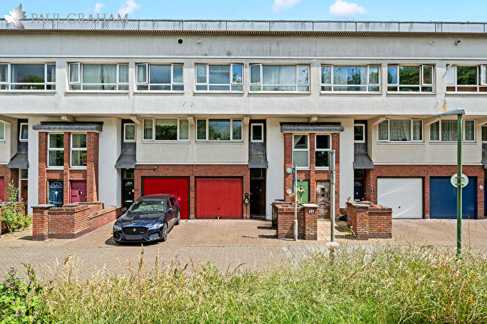 3 Bedroom Apartment For Sale In Barnard Close, Wallington, SM6