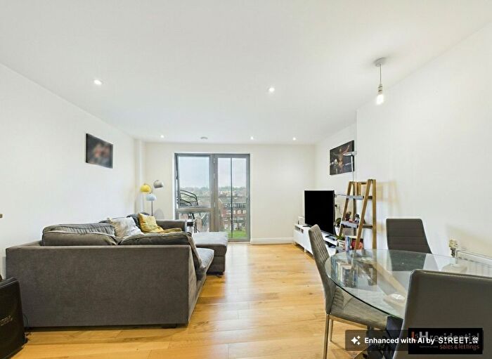 2 Bedroom Flat For Sale In Brook Road, Borehamwood, WD6