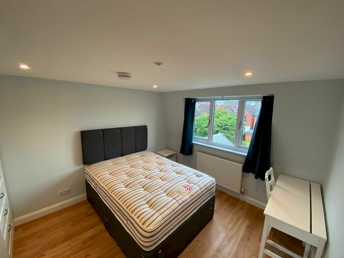 5 Bedroom End Of Terrace House To Rent In George Road, Guildford, GU1