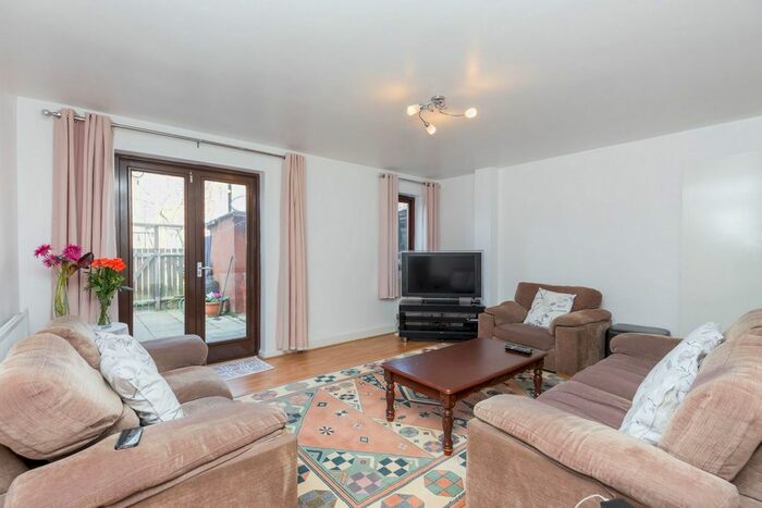 4 Bedroom Town House To Rent In Laburnum St, London, E2