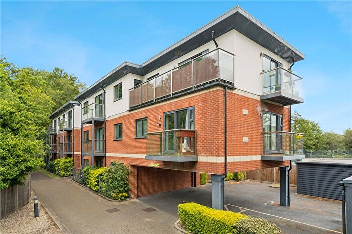 2 Bedroom Flat To Rent In Caravan Lane, Rickmansworth, Hertfordshire, WD3