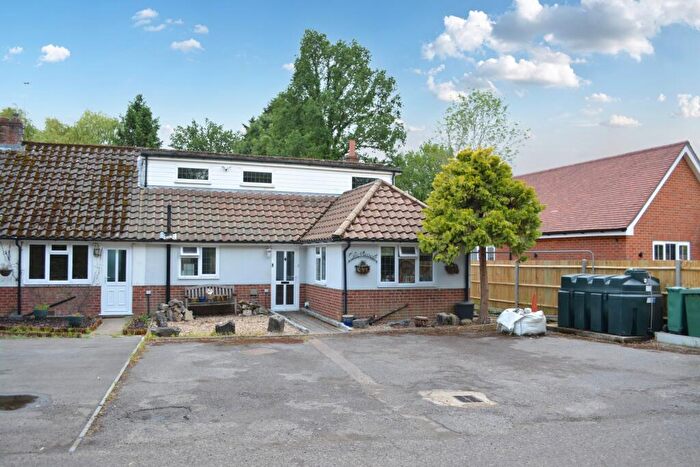 3 Bedroom Detached House For Sale In The Close, Horley, RH6