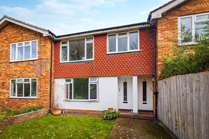 2 Bedroom Maisonette For Sale In Station Row, Shalford, Guildford, GU4
