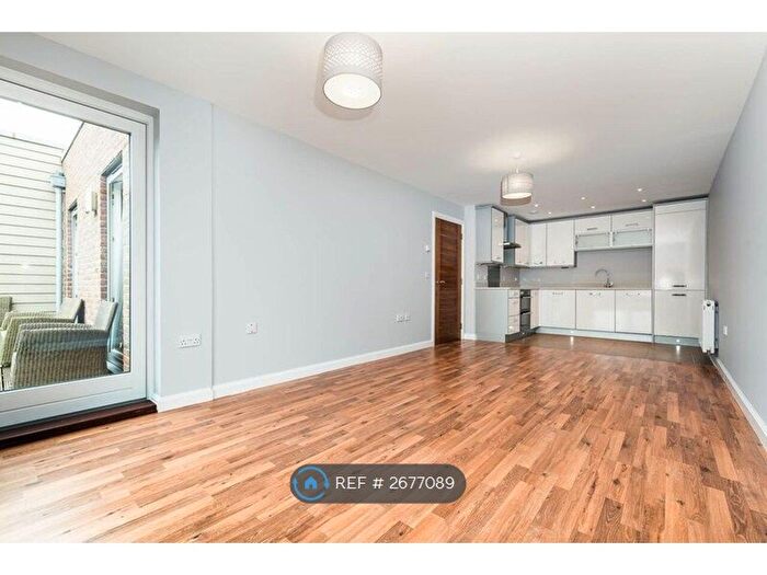 2 Bedroom Flat To Rent In Park Road, London, N8