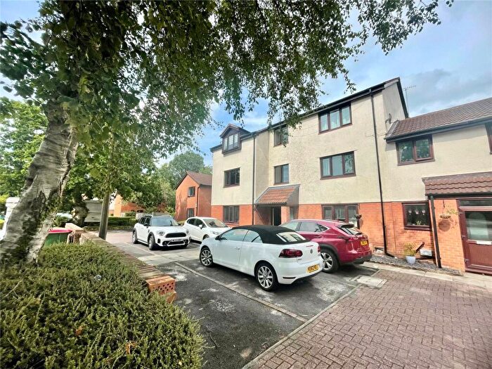 2 Bedroom Flat For Sale In Golf View, Ingol, Preston, Lancashire, PR2