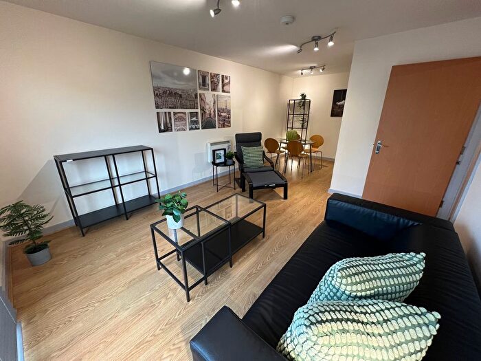 2 Bedroom Flat To Rent In Stretford Road, Manchester, M15