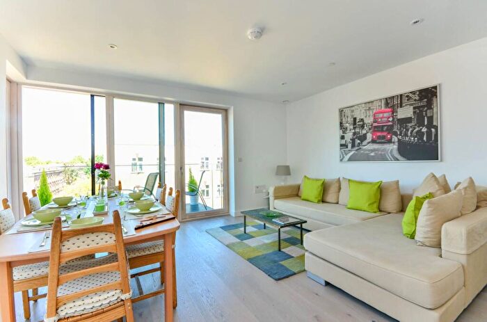 2 Bedroom Flat For Sale In New Paragon Walk, Elephant And Castle, London, SE17