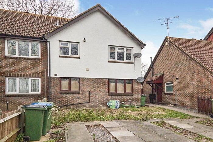 2 Bedroom Flat To Rent In Goldfinch Road, London, SE28