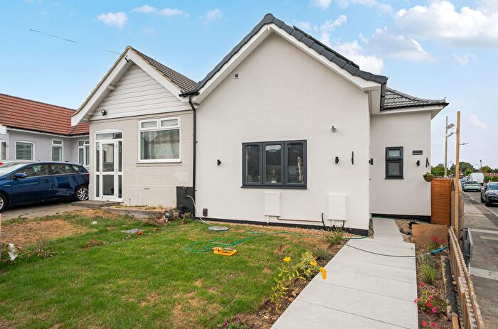 3 Bedroom Bungalow For Sale In Oakdene Road, Orpington, Kent, BR5