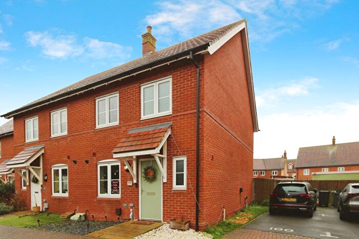 3 Bedroom Semi-Detached House For Sale In Hilton Close, Kempston, Bedford, MK42