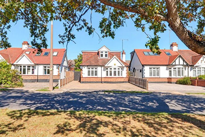 3 Bedroom Chalet For Sale In Blenheim Chase, Leigh-On-Sea, SS9