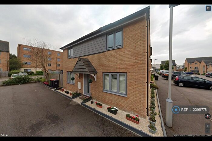 3 Bedroom Semi-Detached House To Rent In Maple Square, Dunstable, LU5