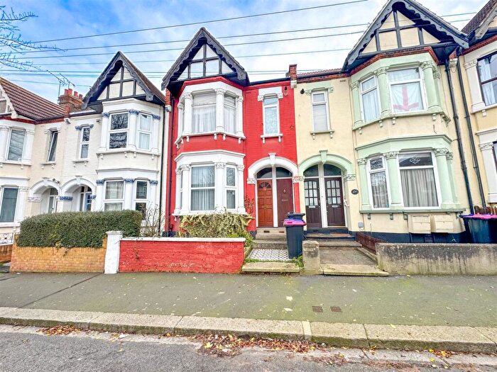 1 Bedroom Flat For Sale In Silverdale Avenue, Westcliff-on-Sea, SS0