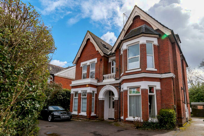 1 Bedroom Flat To Rent In Lawn Road, Portswood, SO17
