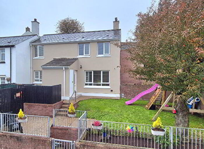 3 Bedroom End Of Terrace House For Sale In Orchard Row, Derry, BT48
