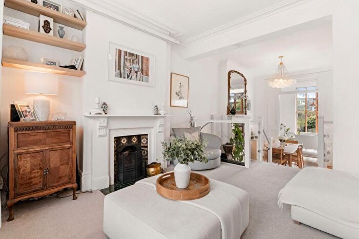 5 Bedroom House To Rent In Addington Road, Ferme Park, N4