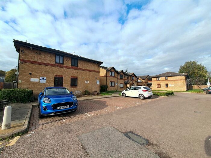 1 Bedroom Flat To Rent In Alexander Court, Cheshunt, Herts, EN8