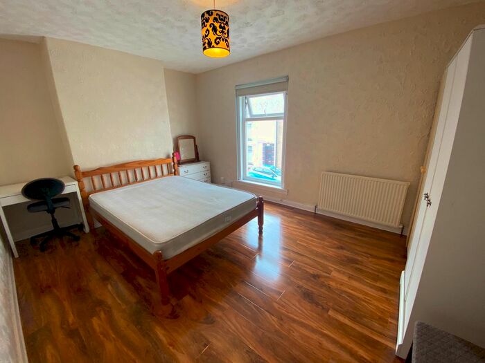 2 Bedroom Semi-Detached House To Rent In Western Street, Swansea, SA1