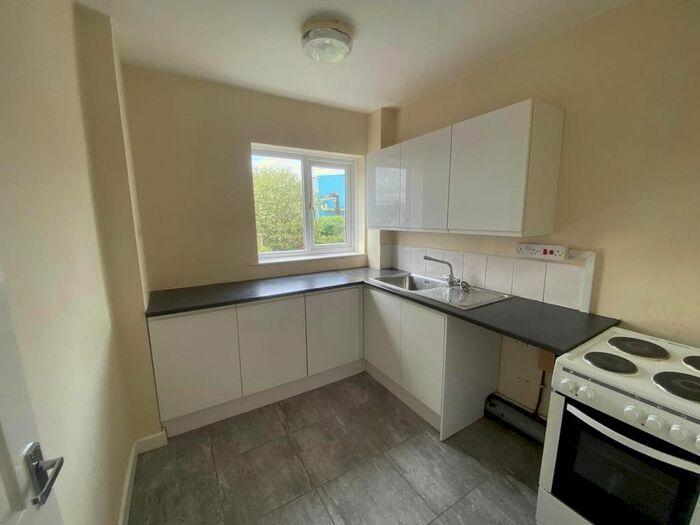 2 Bedroom Flat To Rent In Racca Green, Knottingley, WF11