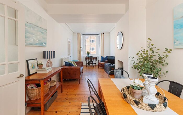 3 Bedroom Terraced House For Sale In West Hill Road, Cowes, PO31