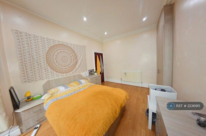 7 Bedroom Terraced House To Rent In Manor Drive, Leeds, LS6