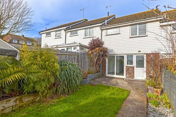 3 Bedroom House To Rent In Blackpatch Grove, Shoreham-By-Sea, BN43