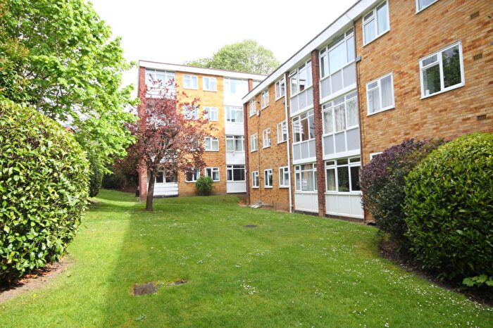 2 Bedroom Flat For Sale In Radstone Court, Woking, GU22