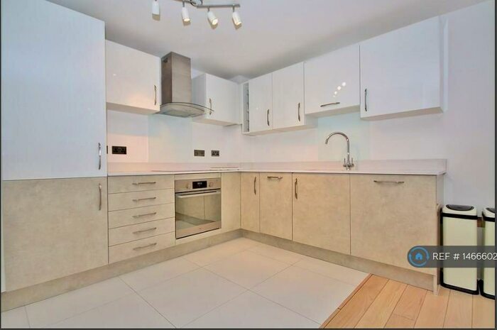 2 Bedroom Flat To Rent In Victoria Place, Woking, GU21