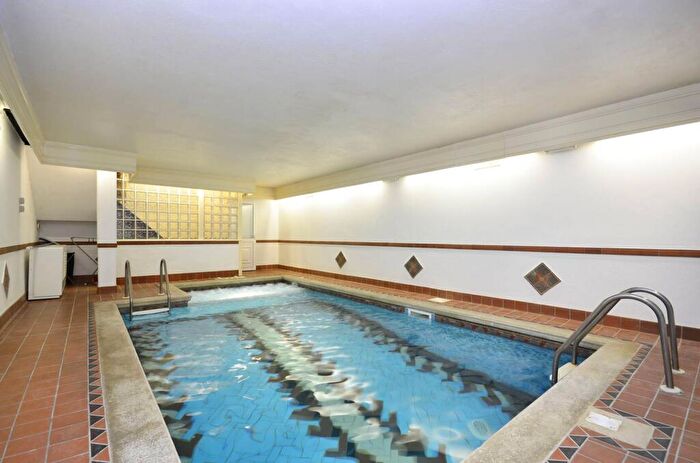 2 Bedroom Flat To Rent In Waterville Lodge, Friern Barnet, London, N12