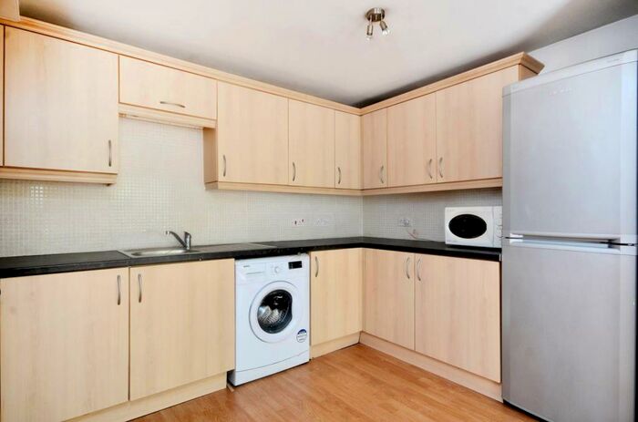 2 Bedroom Flat To Rent In Southgate Road, Islington, London, N1