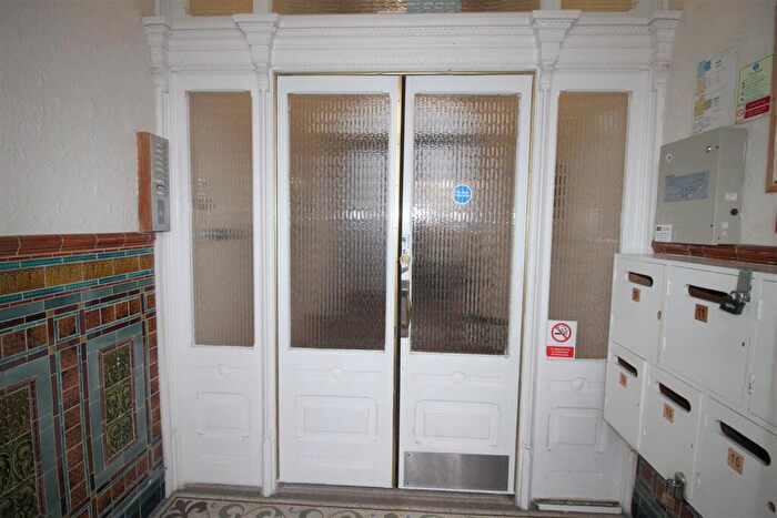 1 Bedroom Flat For Sale In North Promenade, Lytham St. Annes, FY8