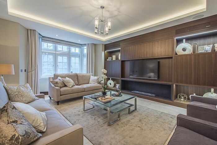 4 Bedroom Flat To Rent In Knightsbridge, London, SW1X