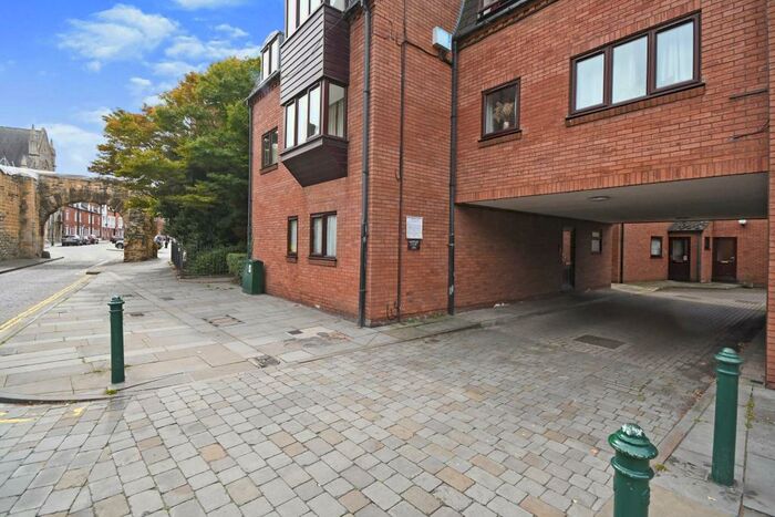 2 Bedroom Flat To Rent In Newport Court Newport, Lincoln, LN1