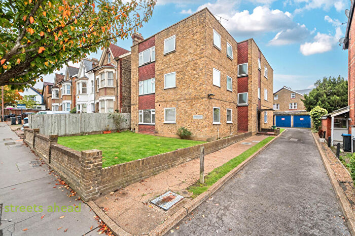 2 Bedroom Apartment For Sale In Woodstock Road, Croydon, CR0