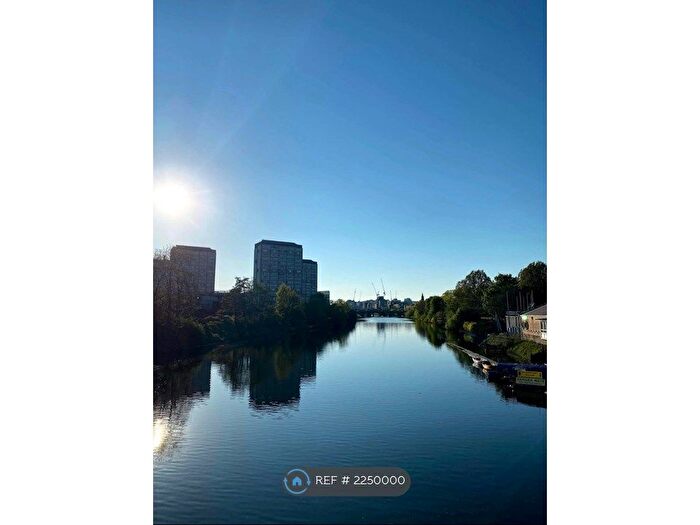 2 Bedroom Flat To Rent In Ritz Place, Glasgow, G5