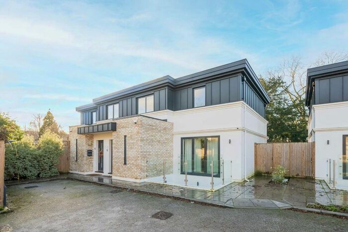 5 Bedroom Semi-Detached House To Rent In Treebank Gardens, London, W7